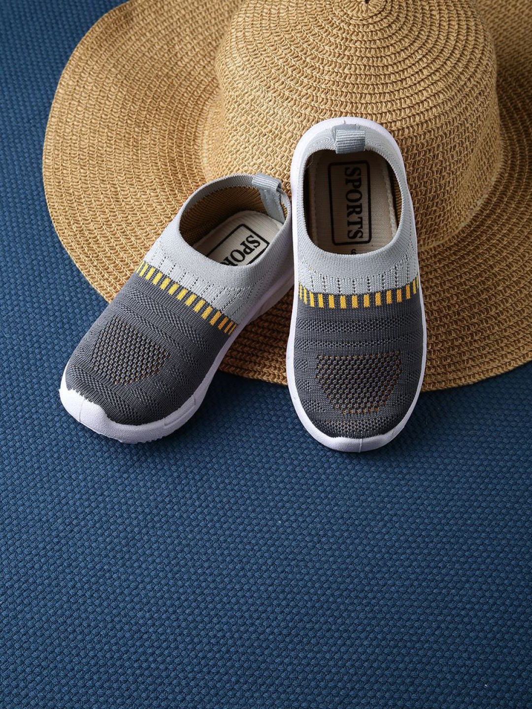 

CHiU Unisex Kids Grey Woven Design Slip-On Sneakers