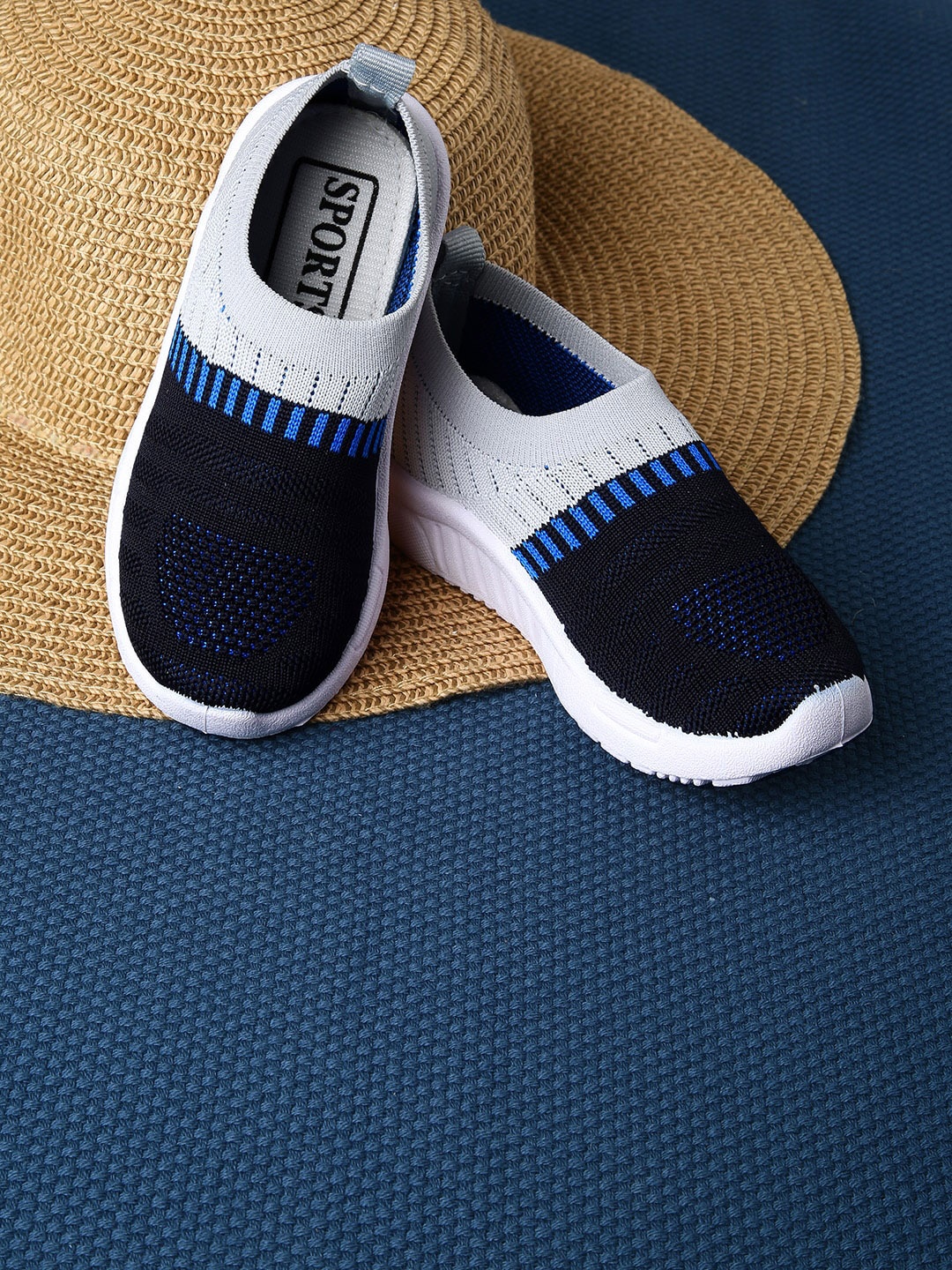 

CHiU Unisex Kids Black Woven Design Slip-On Sneakers
