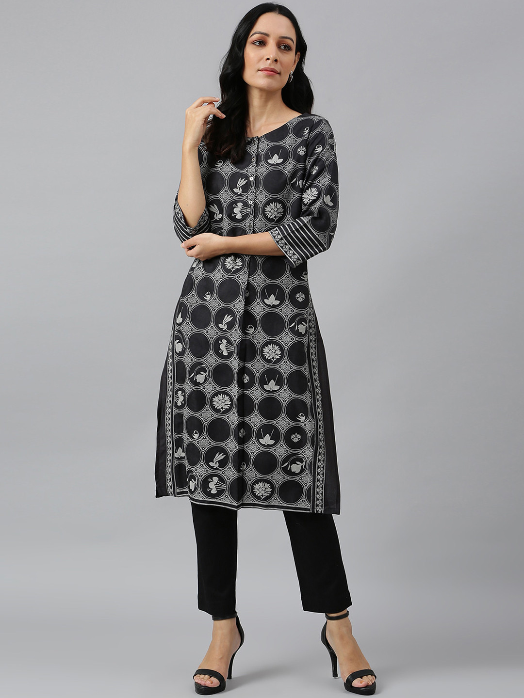 

W Women Black Printed Floral Kurta