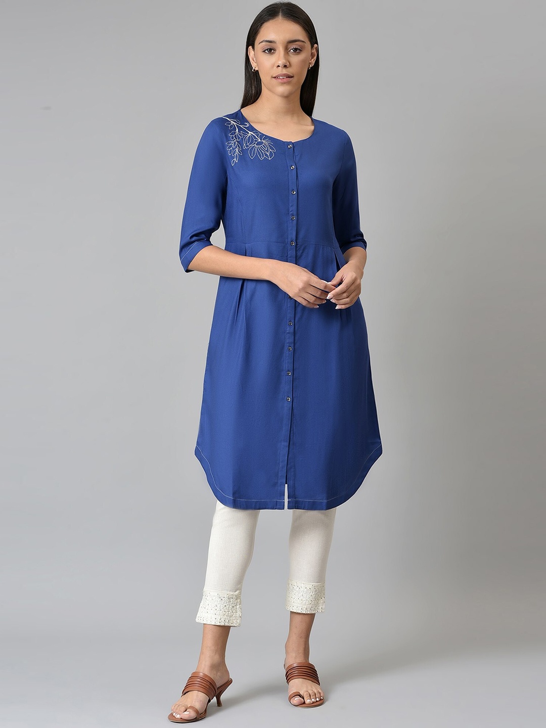 

W Women Blue Floral Embroidered Thread Work Floral Printed Kurta