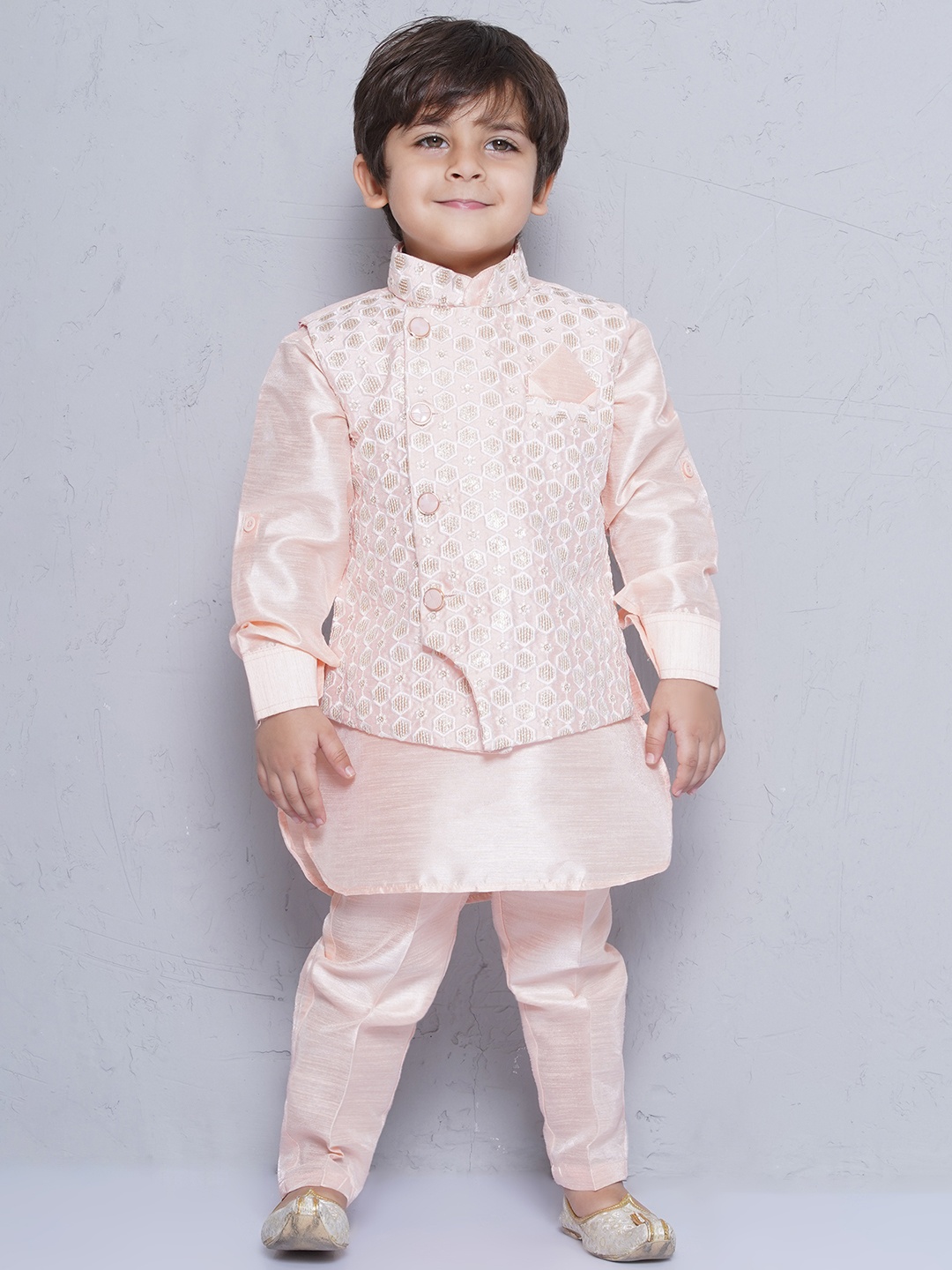 

Aj DEZInES Boys Peach-Coloured Floral Kurta with Churidar