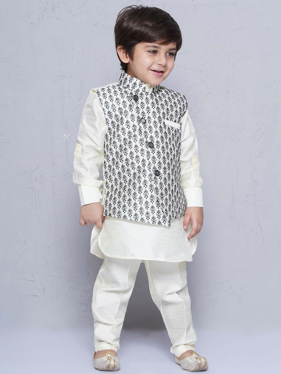 

Aj DEZInES Boys Yellow Printed Kurta with Trousers