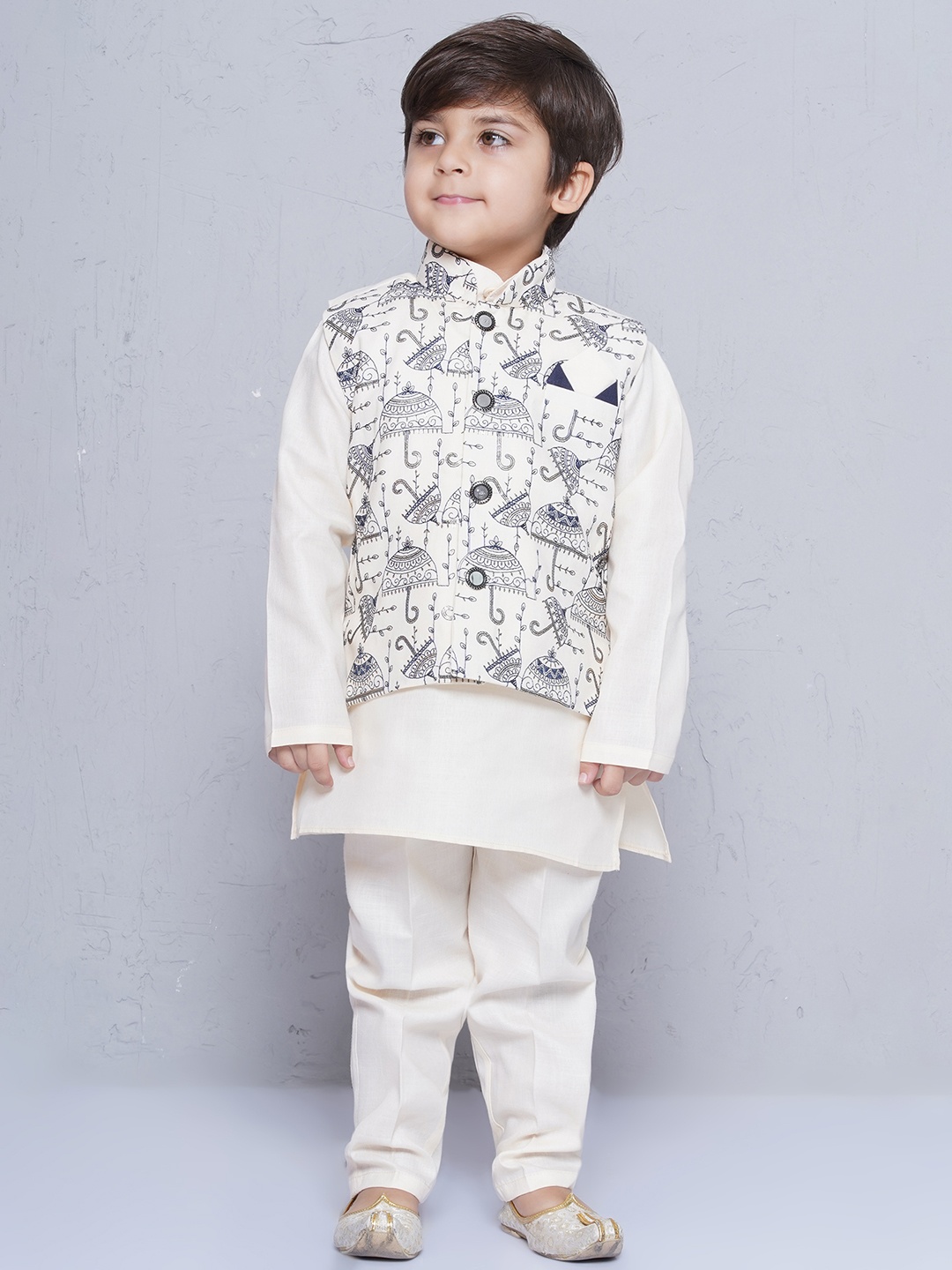 

Aj DEZInES Boys Beige Ethnic Motifs Printed Kurti with Pyjamas