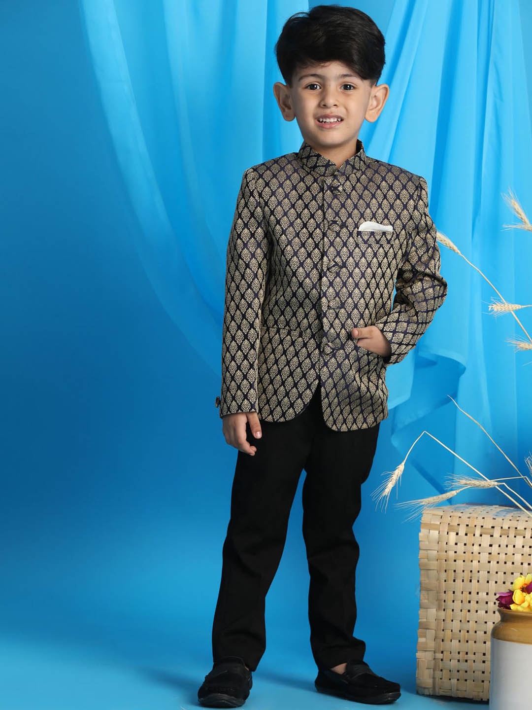 

VASTRAMAY Boys Navy Blue Jacquard Woven Design Banarasi Single Breasted Blazers