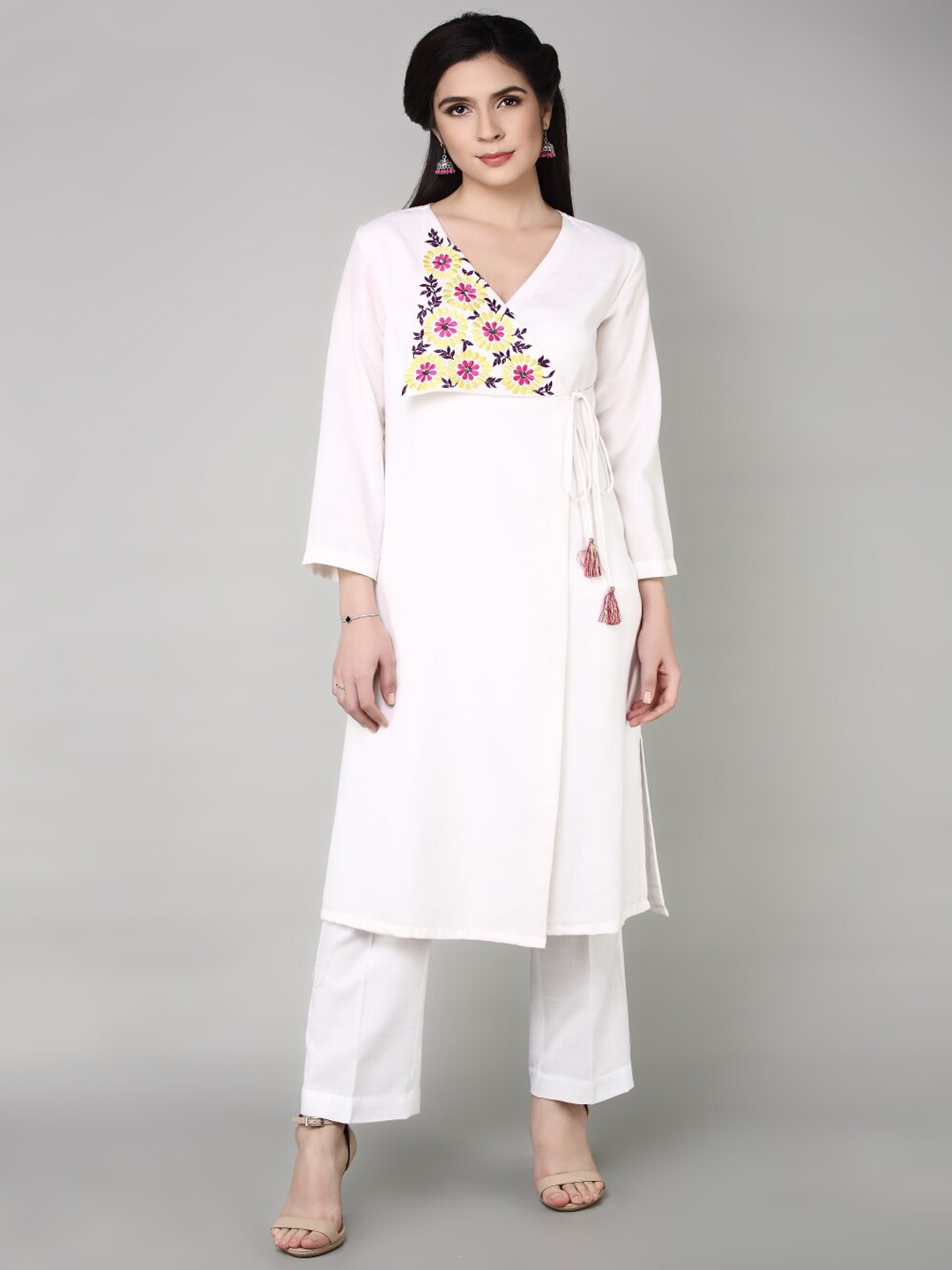 

aturabi Women White & Yellow Floral Thread Work Kurta