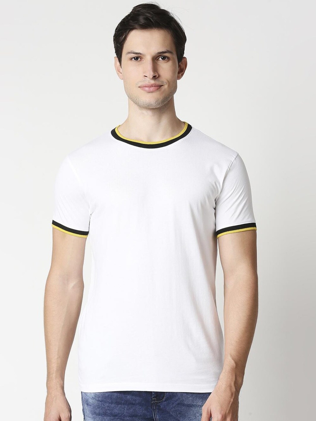 

Bewakoof Plus Men White Plus Size Round Neck Solid T-shirt