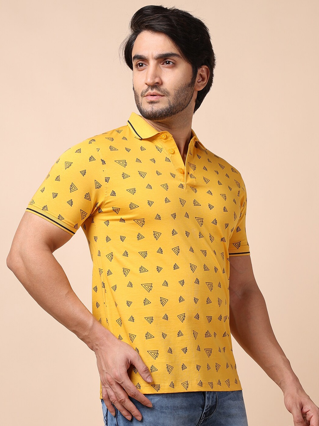 

berry blues Men Yellow Printed Polo Collar Cotton T-shirt