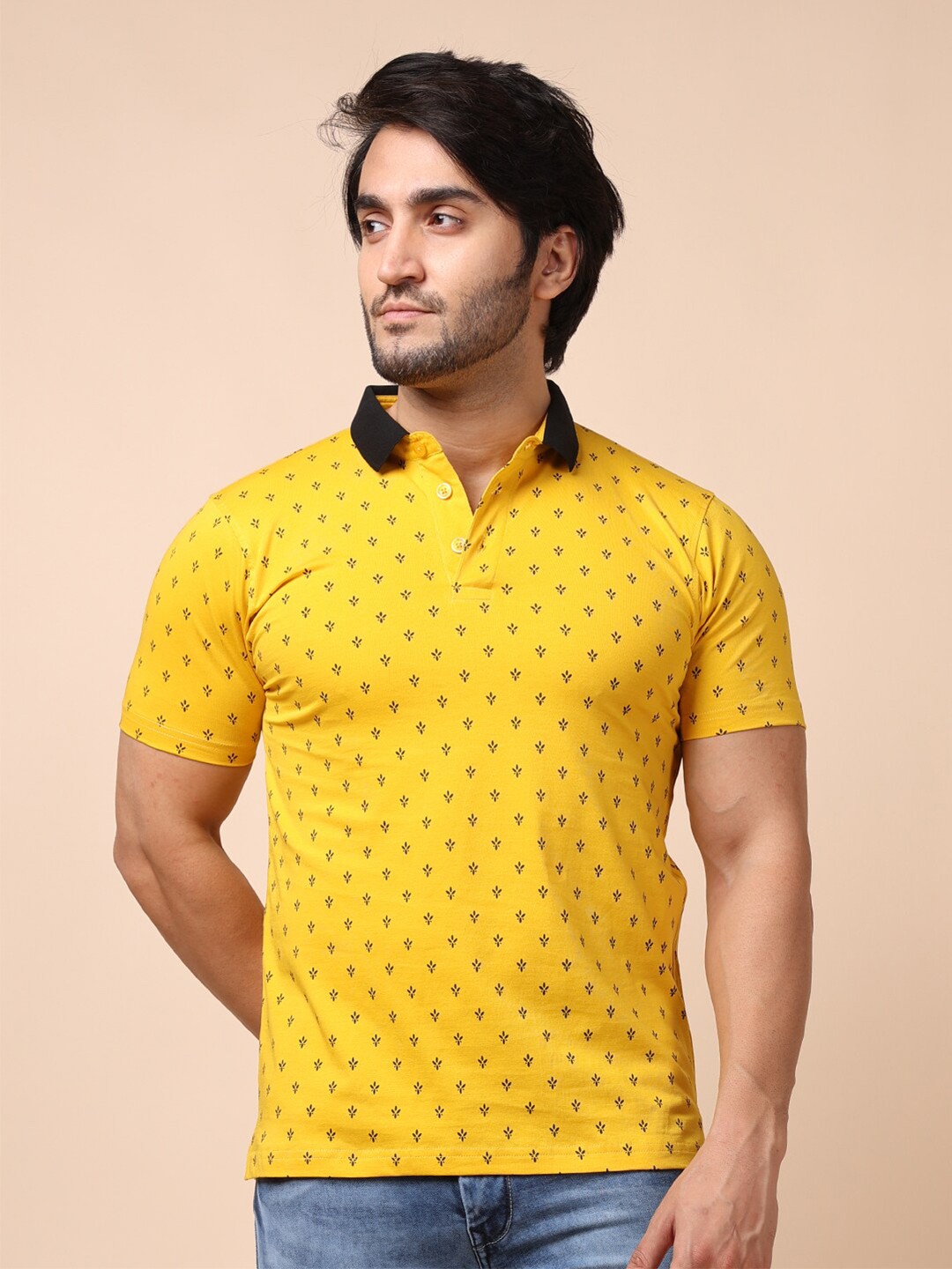 

berry blues Men Yellow Printed Polo Collar Cotton T-shirt