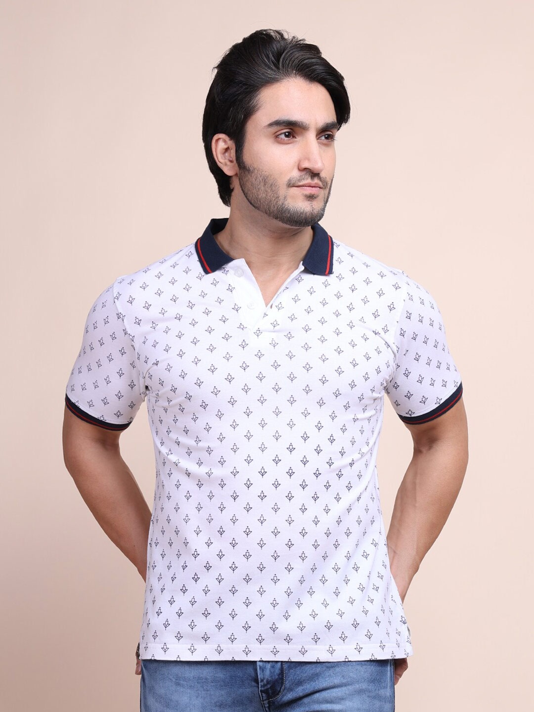 

berry blues Men White Printed Polo Collar Cotton T-shirt