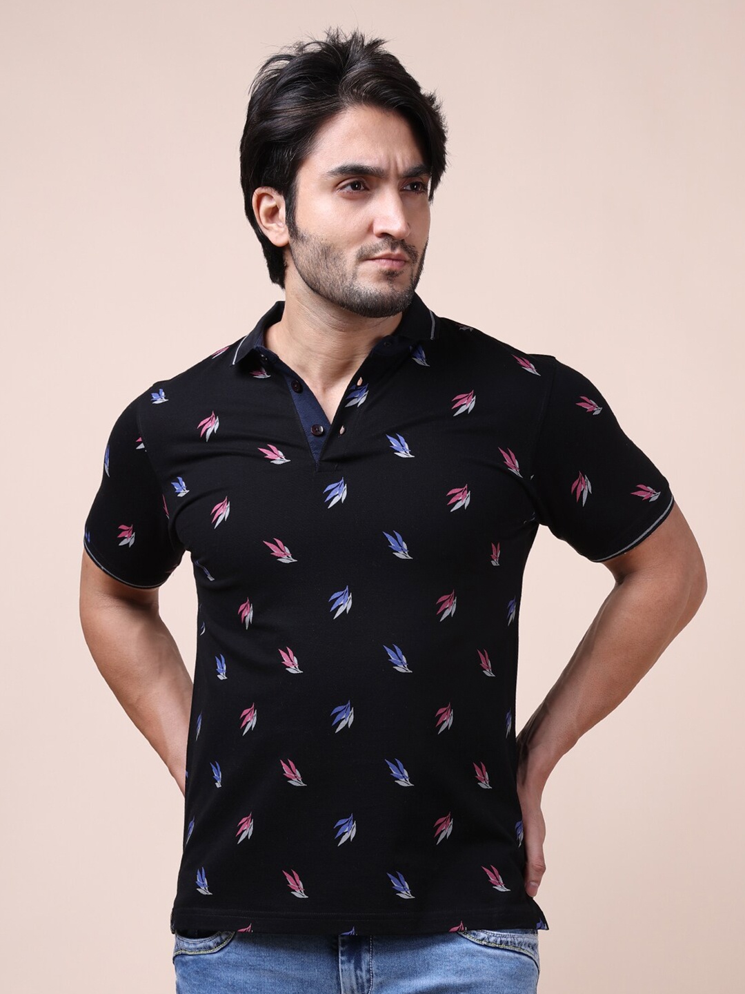 

berry blues Men Printed Polo Collar Cotton T-shirt, Black