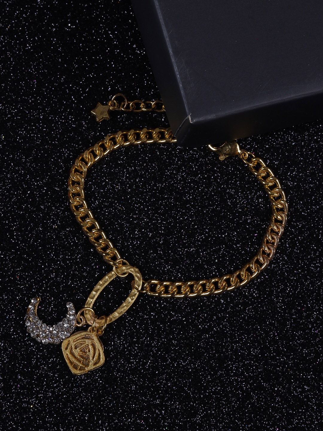 

DressBerry Women Silver-Toned Gold-Plated Link Bracelet