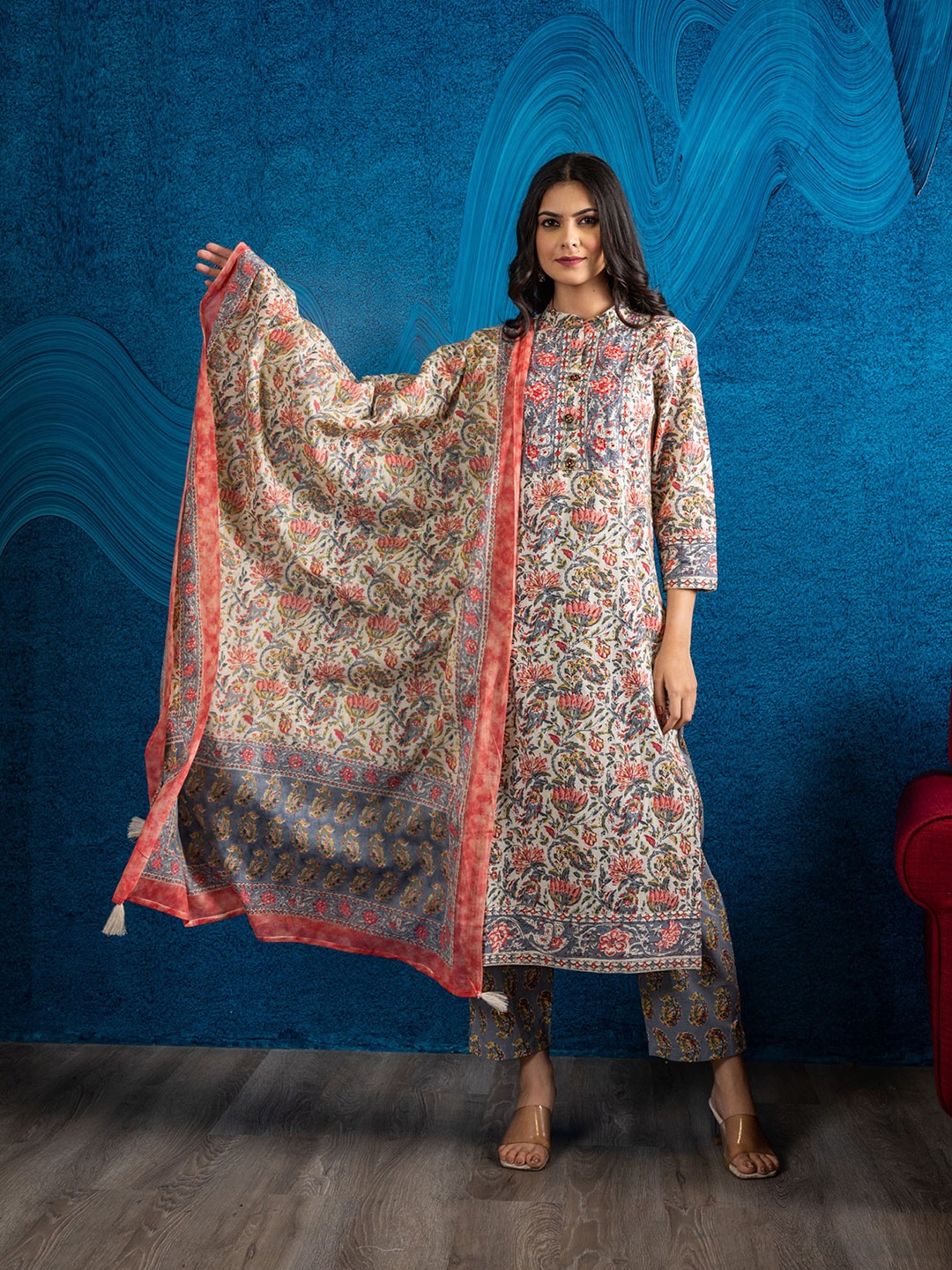 

BEATITUDE Women Beige Floral Printed Pure Cotton Kurta with Palazzos & With Dupatta