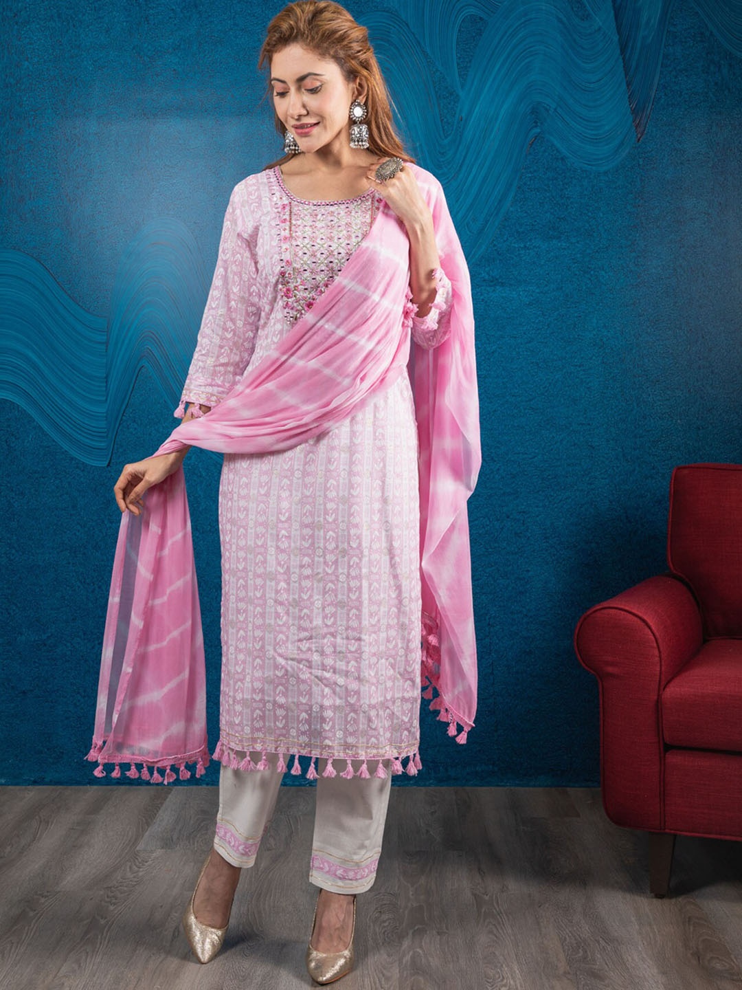 

BEATITUDE Women Pink Print and Embroidery Kurta Set with Leheriya Dupatta