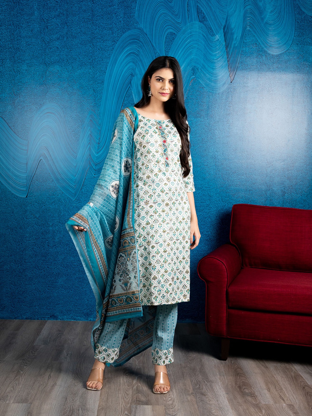 

BEATITUDE Women Blue Floral Printed Kurta with Trouser & With Dupatta