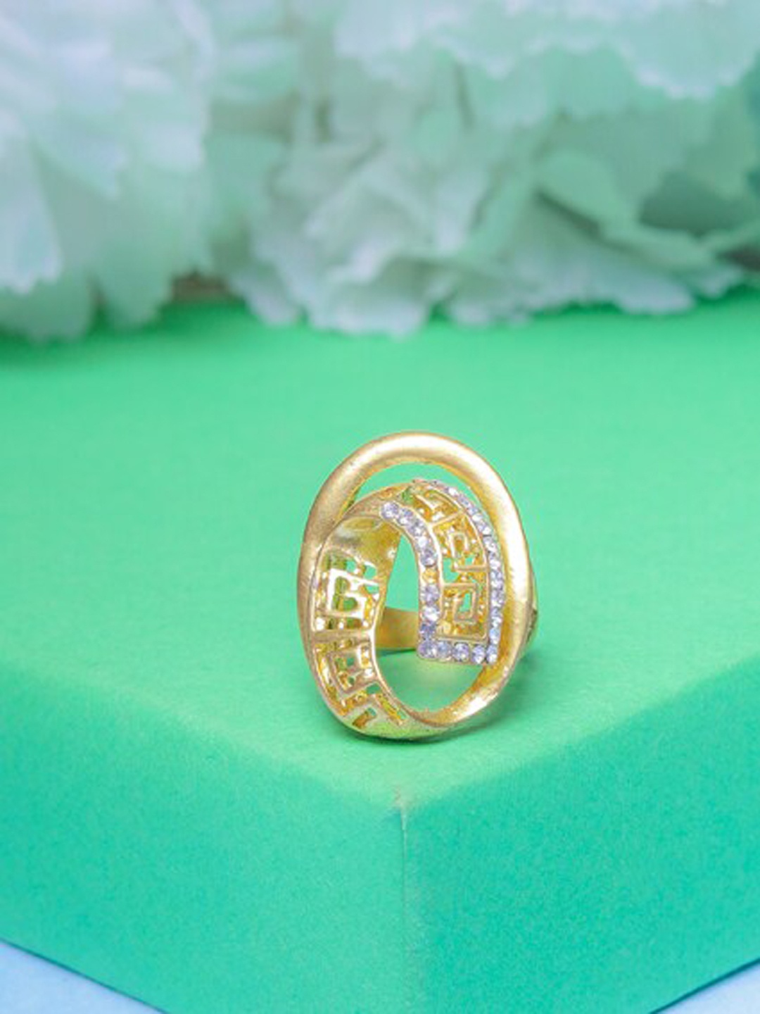 

DressBerry Gold-Plated White Cubic Zirconia Studded Ring