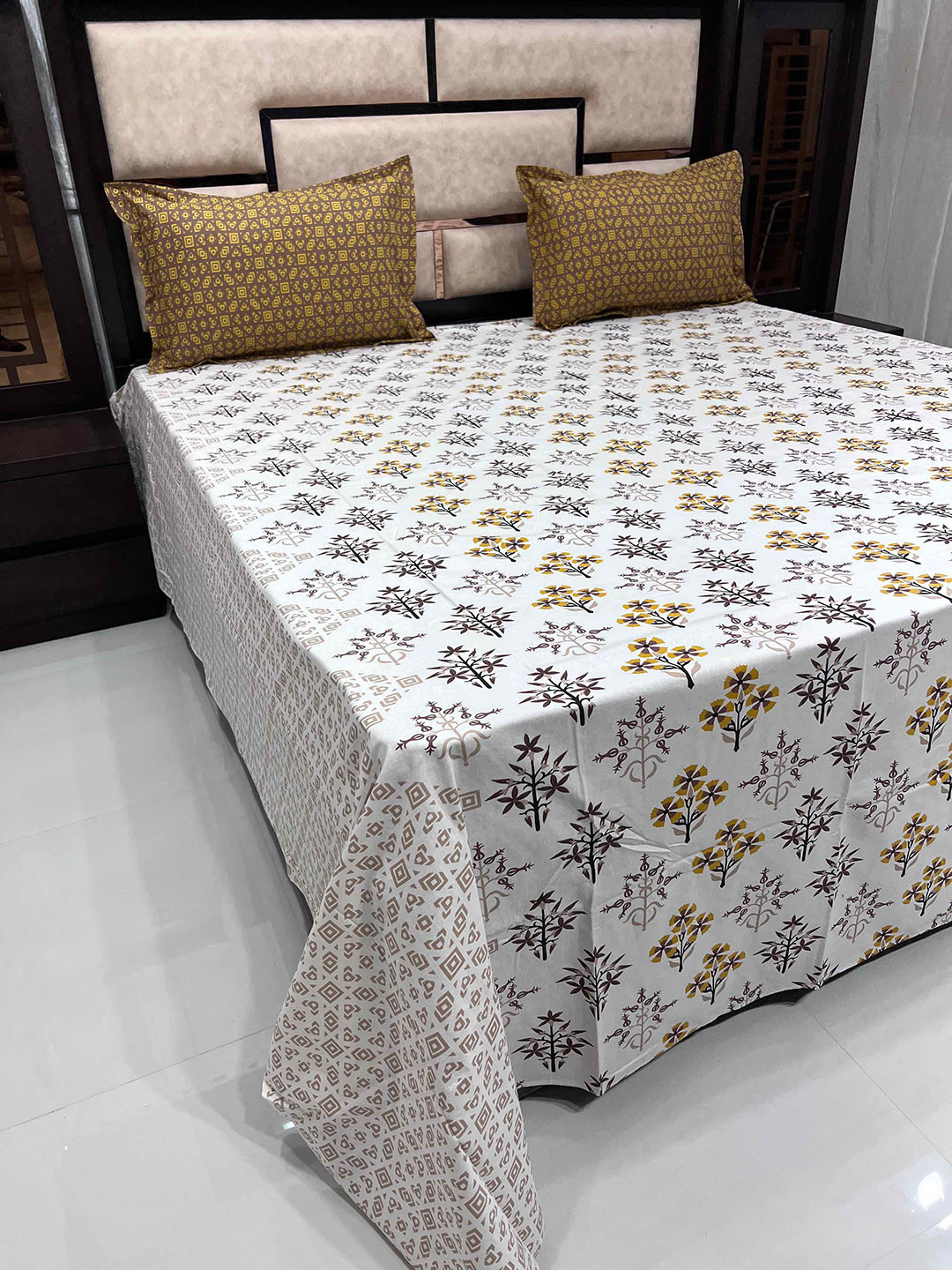 

Pure Decor Off White & Mustard Printed Cotton 400 TC King Bedsheet with 2 Pillow Covers