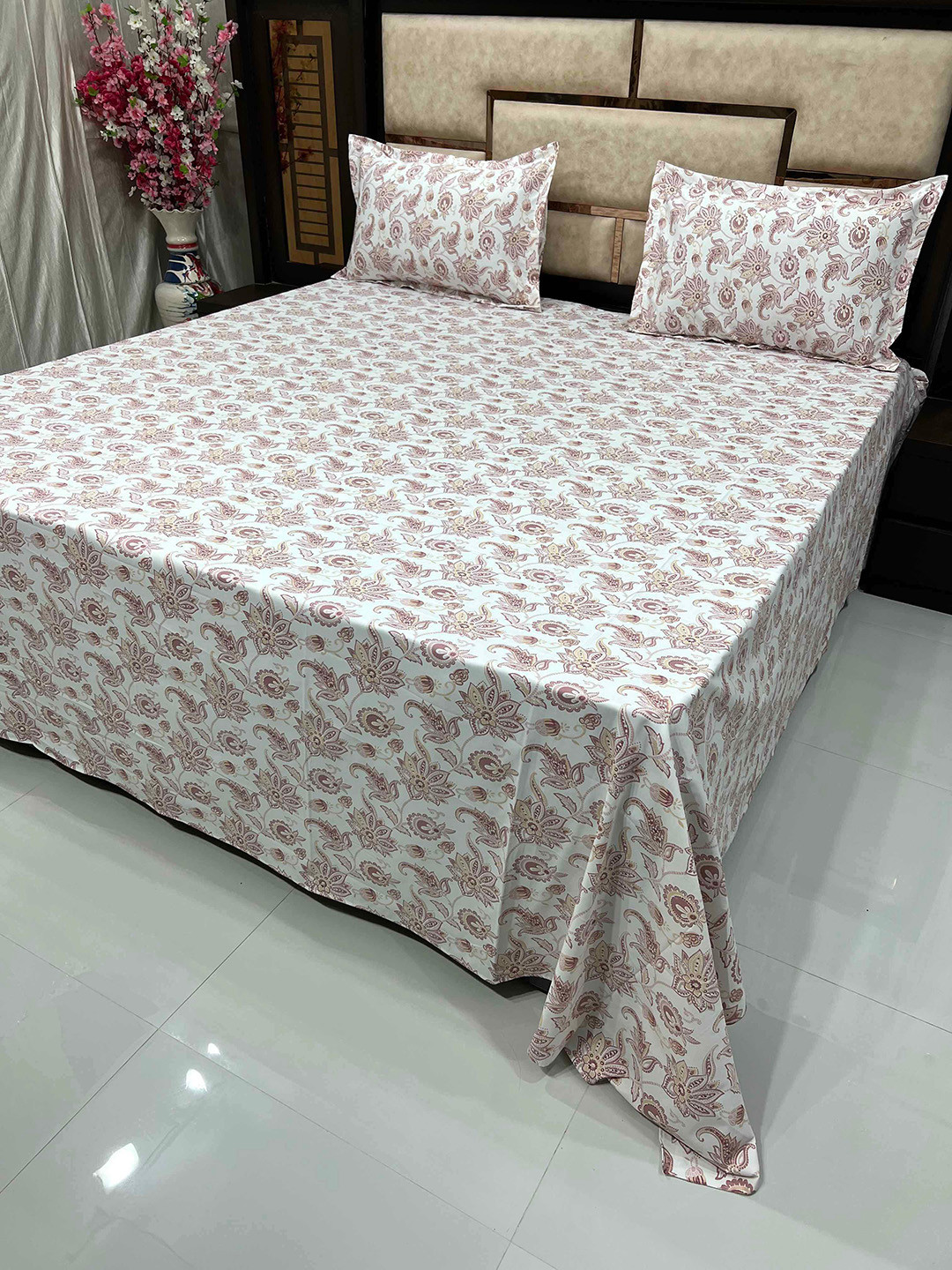 

Pure Decor Peach & Off White Printed Cotton 400 TC King Bedsheet with 2 Pillow Covers