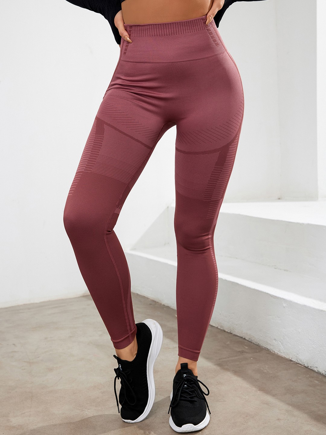 

URBANIC Women Red Solid Gym Tights