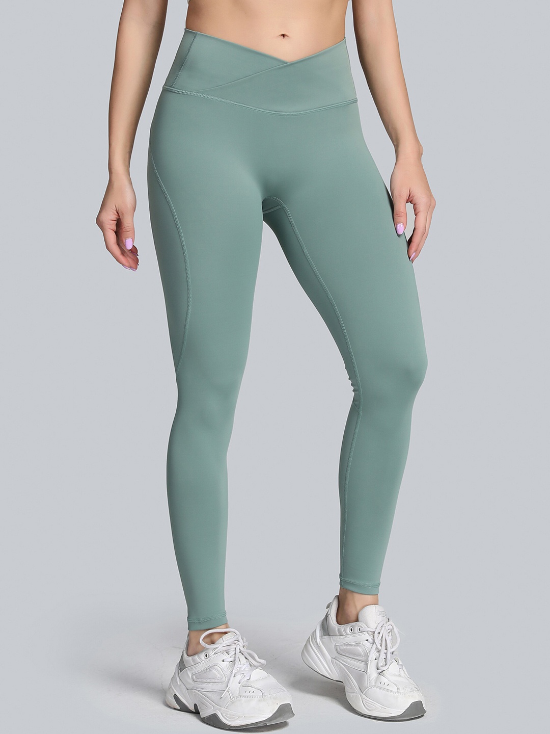 

URBANIC Women Green Solid Ankle Length Gym Tights