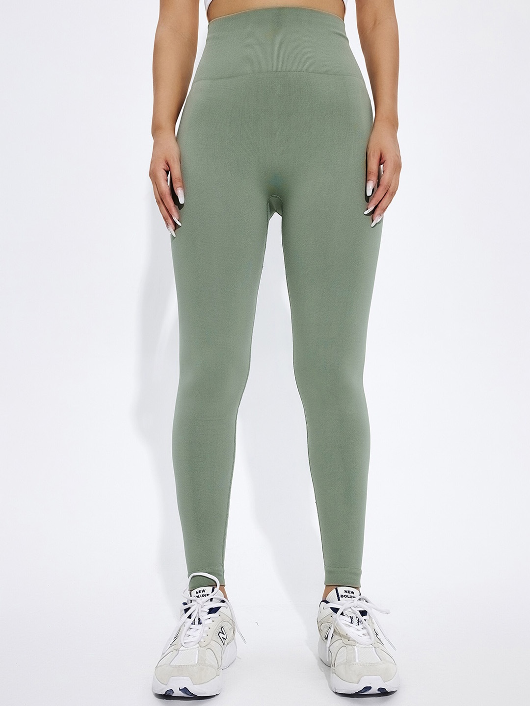 

URBANIC Women Olive Green Solid Gym Tights