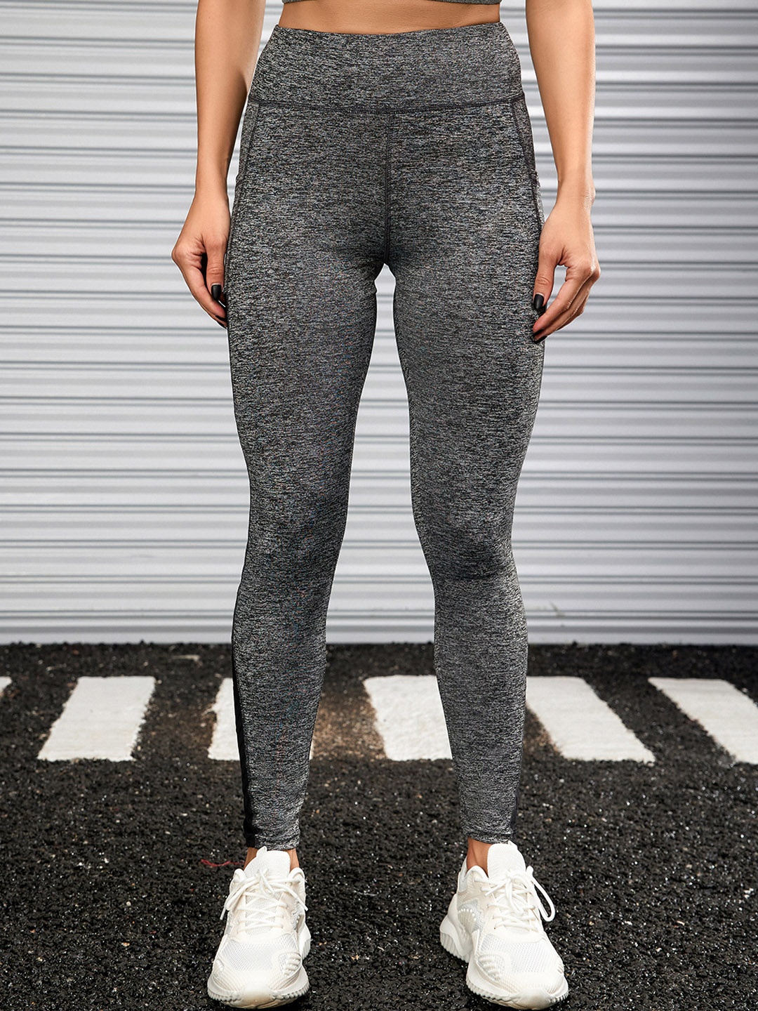 

URBANIC Women Grey Solid Training & Gym Tights