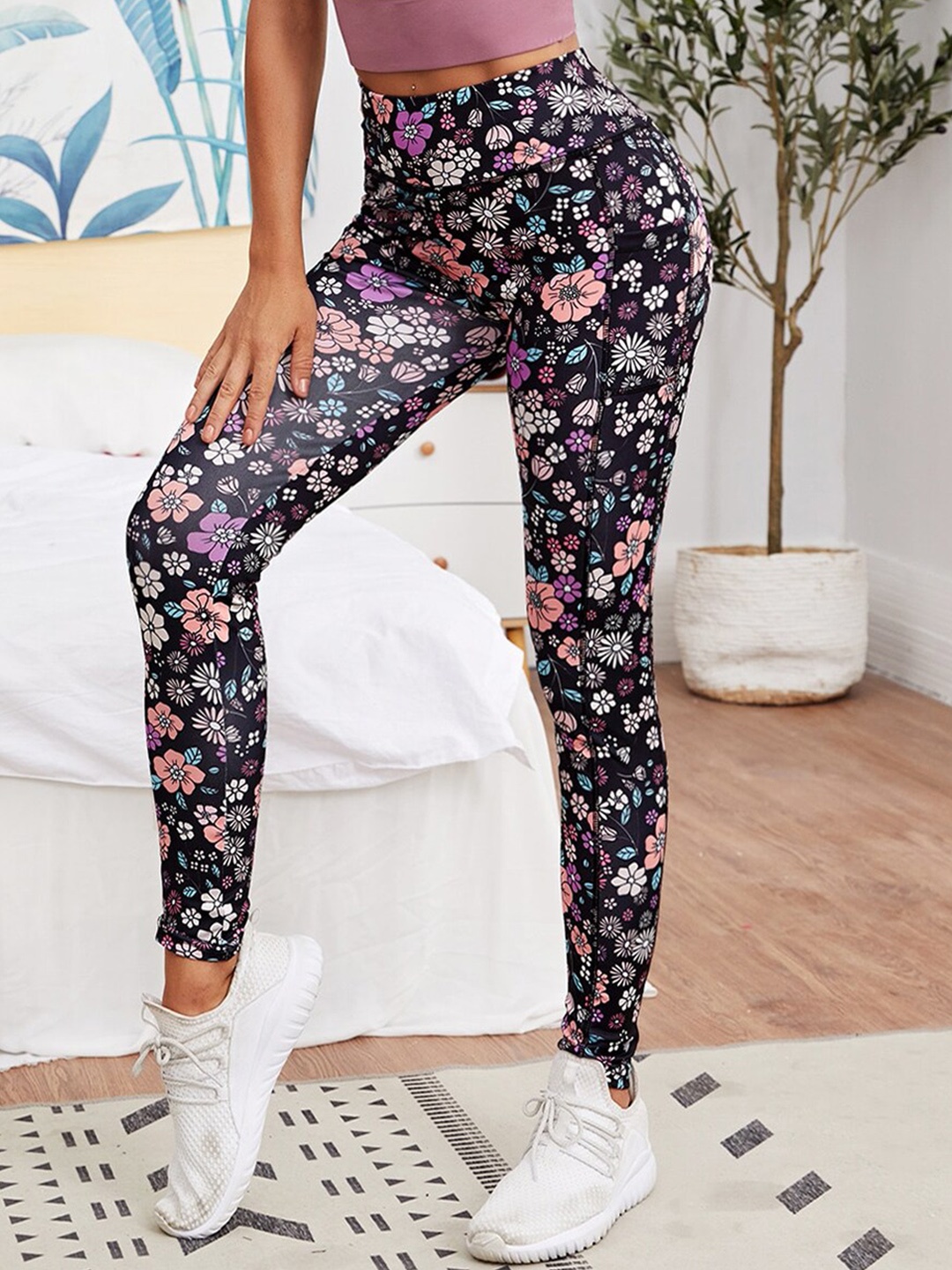 

URBANIC Women Black & Peach-Coloured Printed Training & Gym Tights