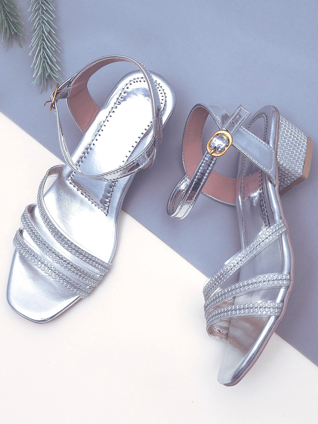

DChica Girls Silver-Toned Textured Party Block Sandals
