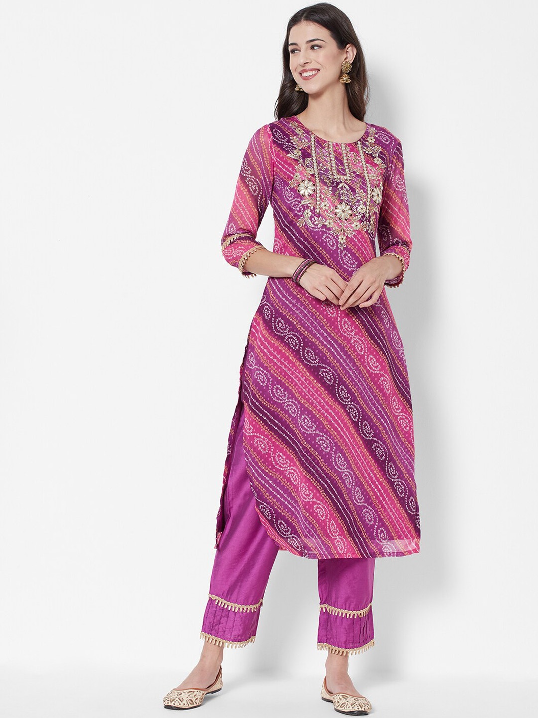 

HEEPOSH Women Pink Bandhani Printed Gotta Patti Kurta with Trousers & With Dupatta