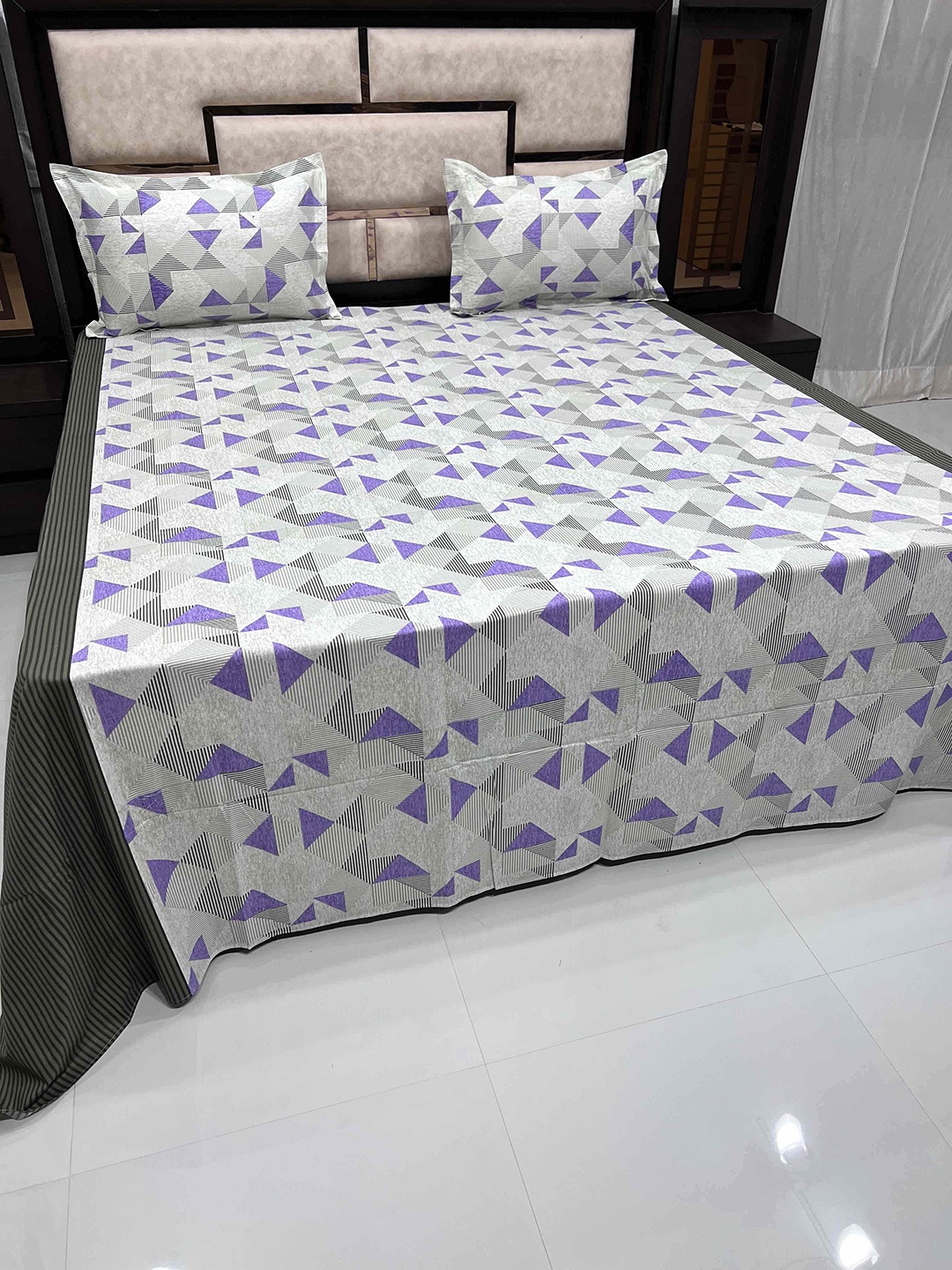 

Pure Decor White King Size Pure Cotton Bedsheet with 2 Pillow Covers 380tc, Green