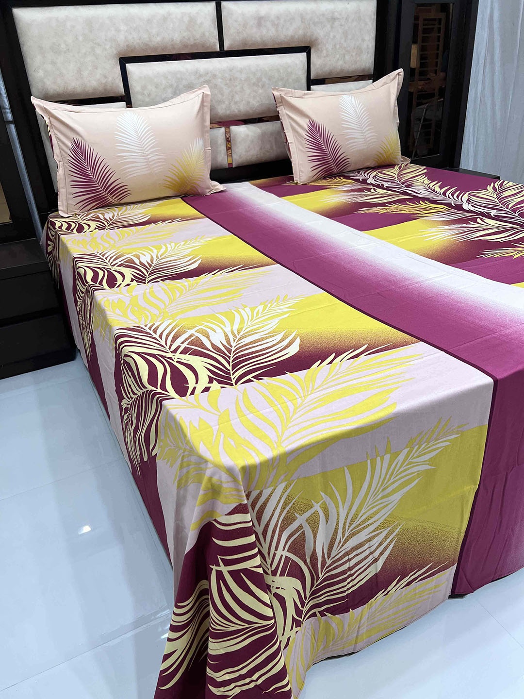 

Pure Decor Maroon & White Floral 380 TC King Bedsheet with 2 Pillow Covers