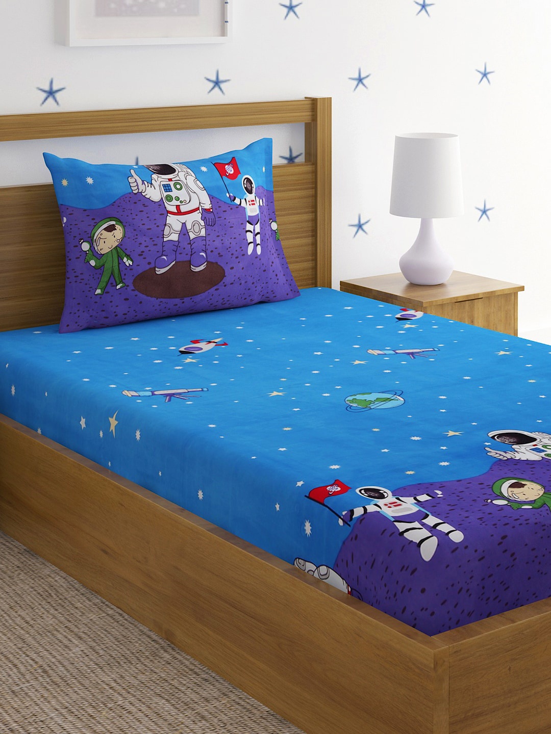 

SOKNACK Blue & White Conversational 300 TC Single Bedsheet with 1 Pillow Covers
