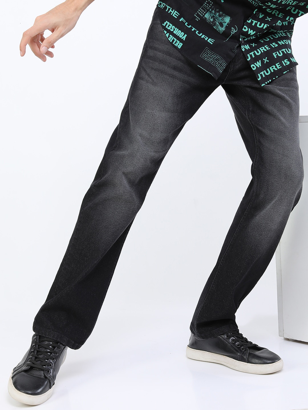 

HIGHLANDER Men Black Straight Fit Light Fade Stretchable Jeans