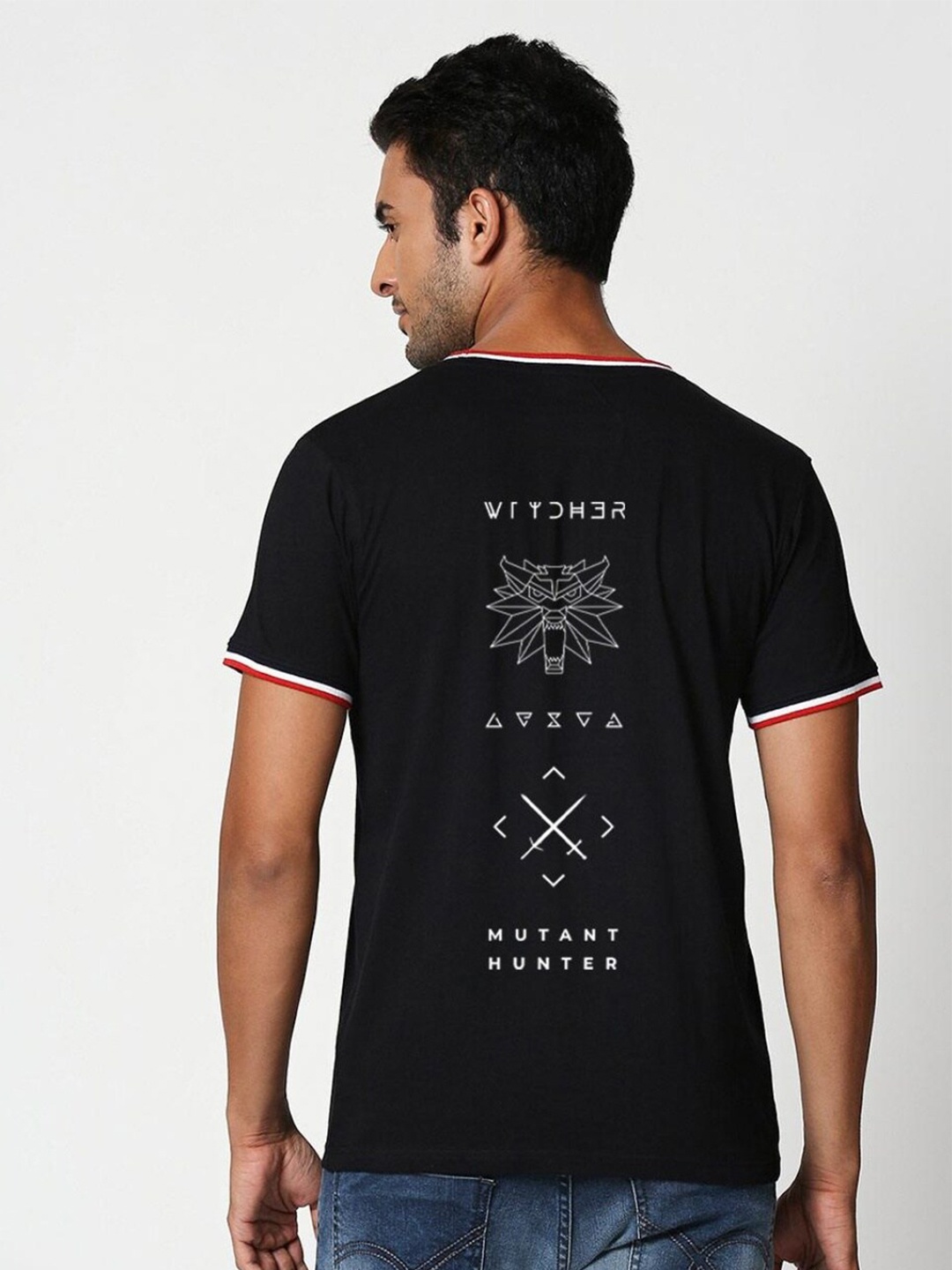 

Bewakoof Men Black Typography Printed Raw Edge T-shirt