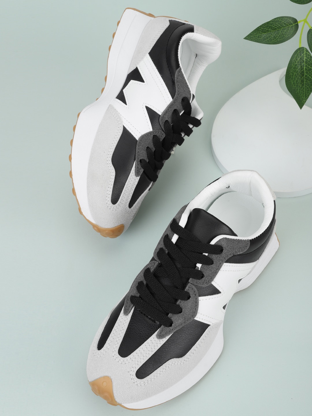 

Truffle Collection Women Black Woven Design PU Sneakers
