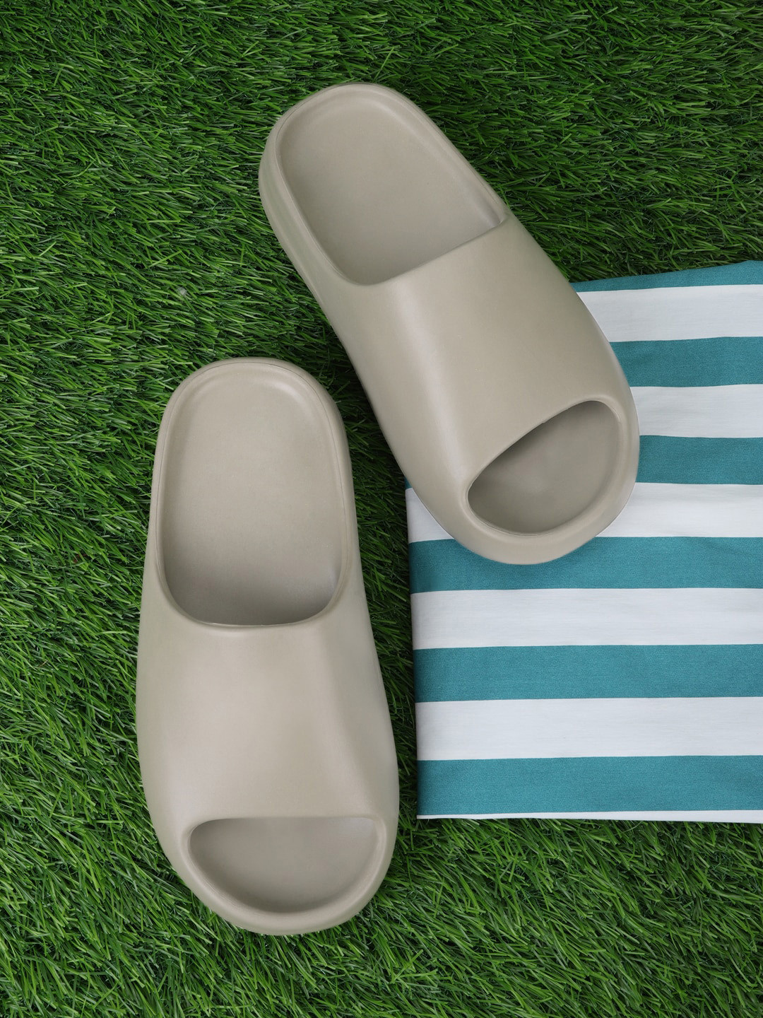 

Truffle Collection Women Grey Solid Open Toe Flats