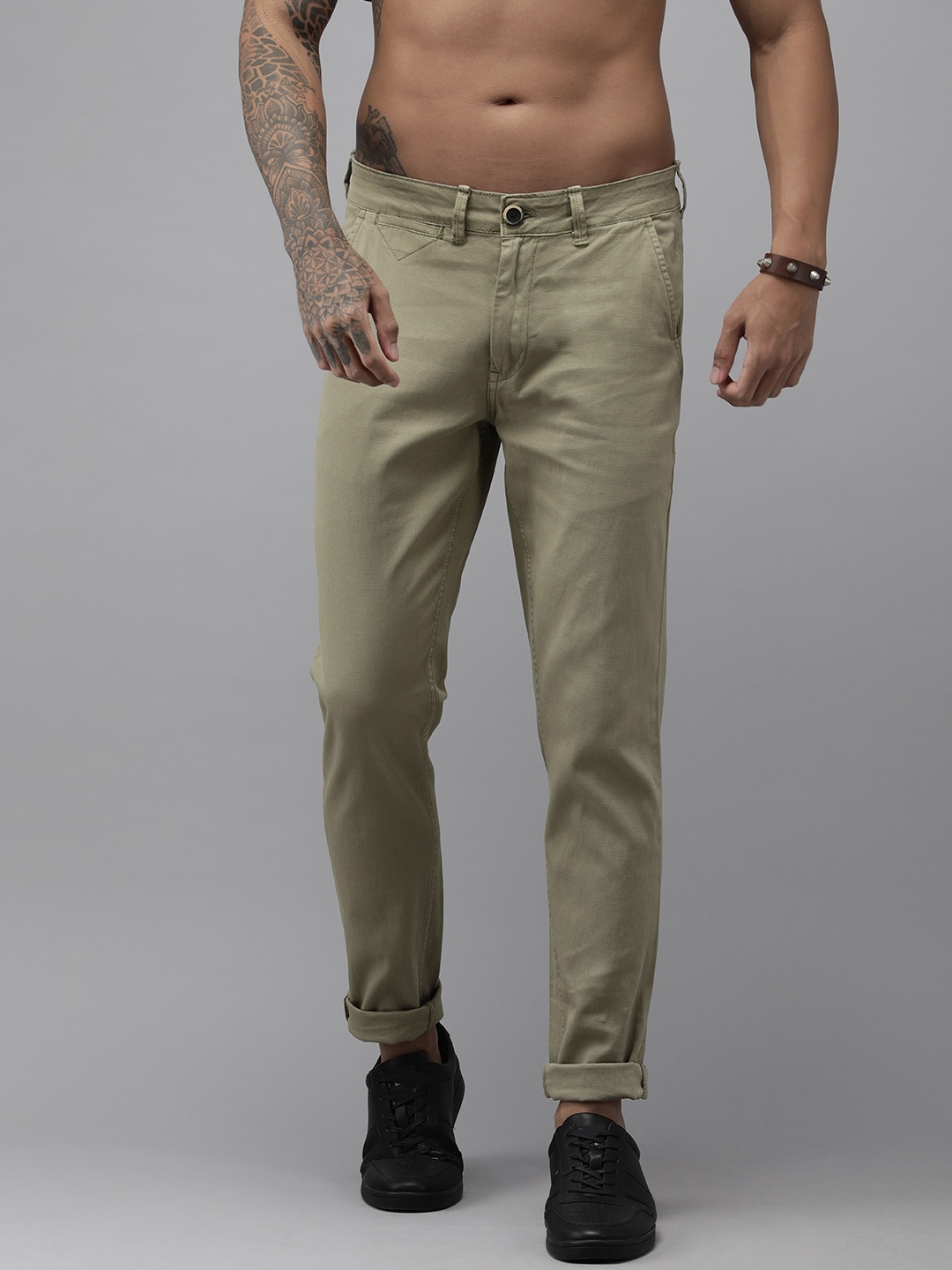

Roadster Men Green Solid Slim Fit Trousers