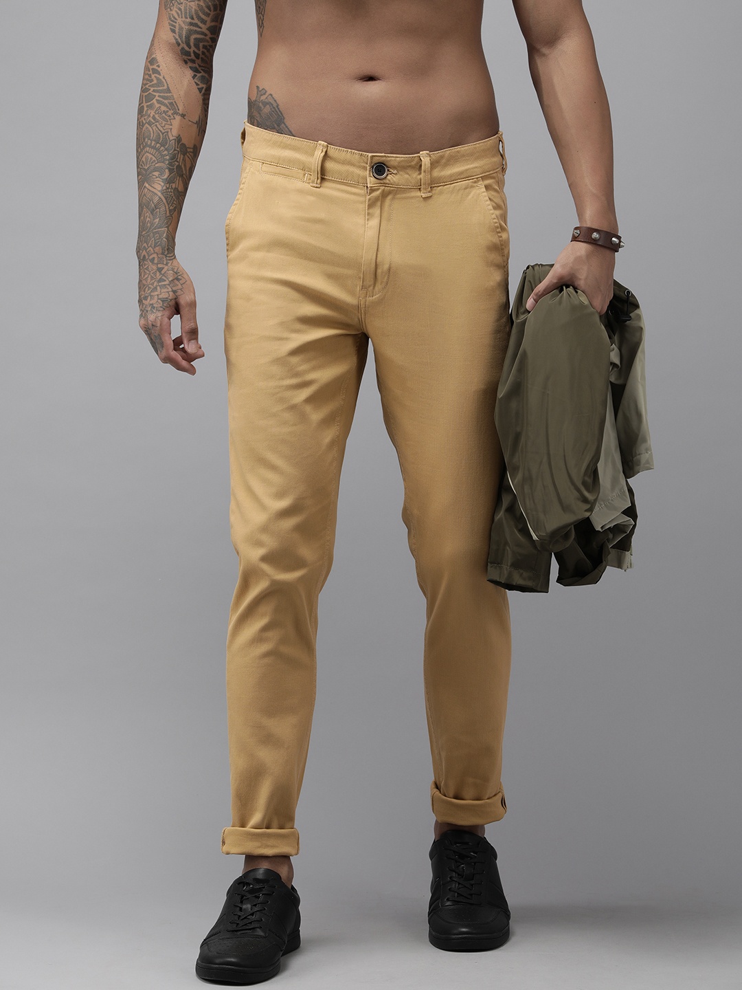 

Roadster Men Mustard Brown Solid Slim Fit Trousers