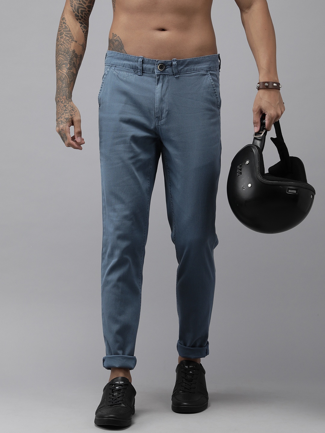 

Roadster Men Blue Solid Slim Fit Trousers