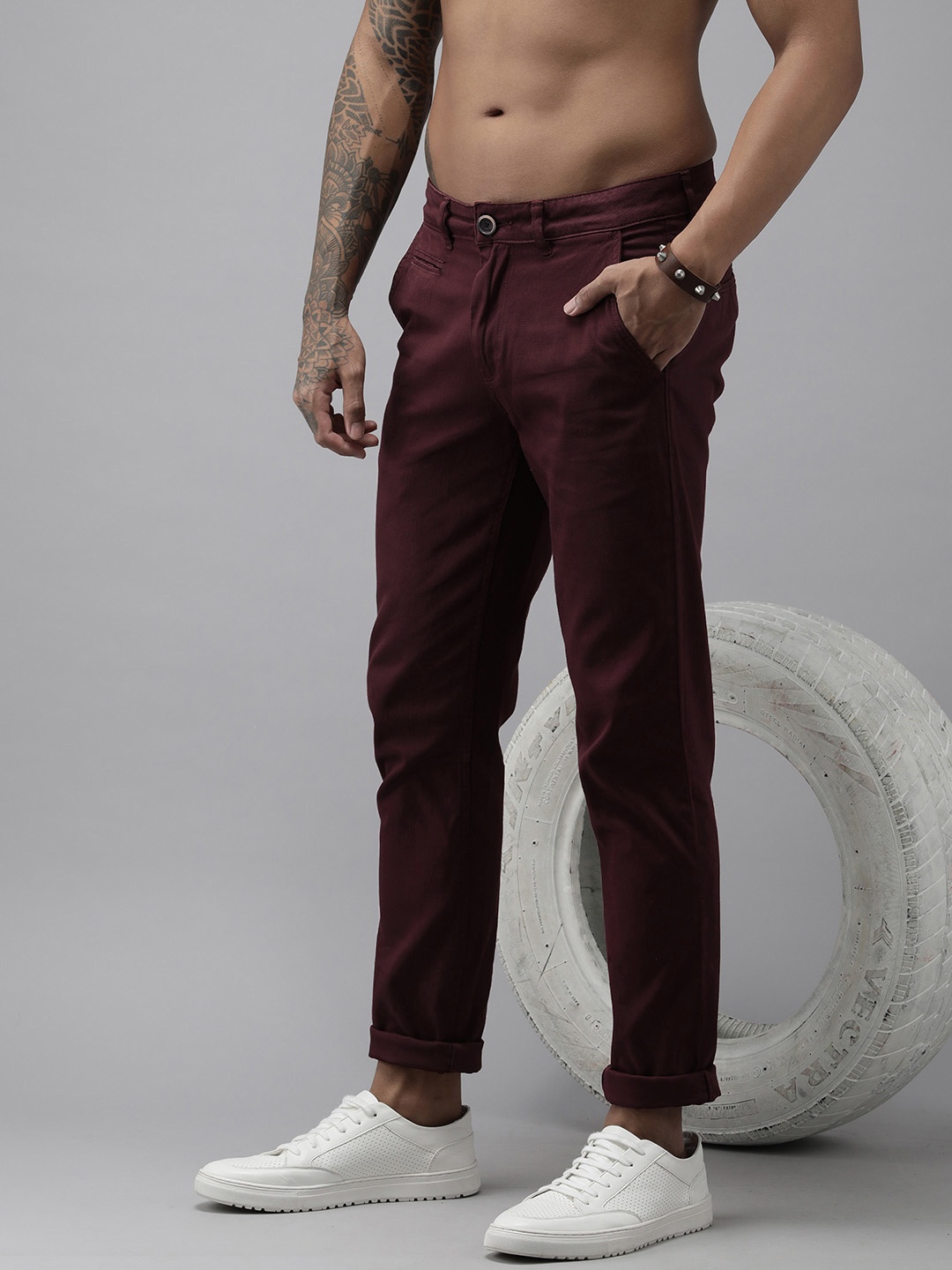 

Roadster Men Maroon Solid Slim Fit Trousers