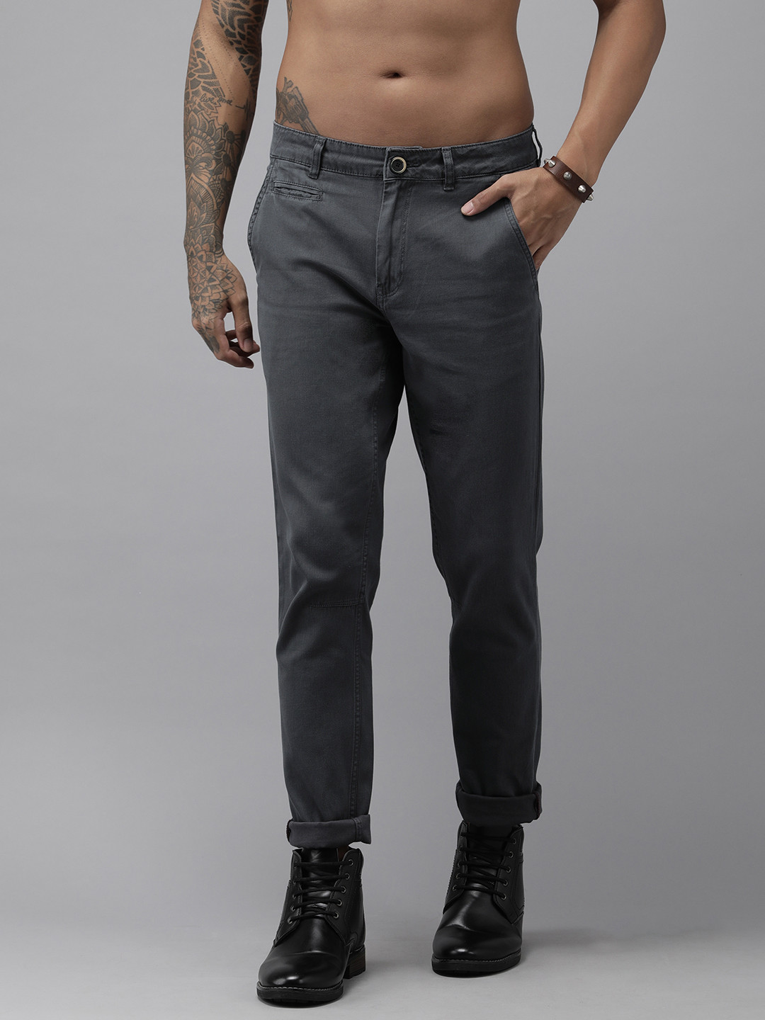 

Roadster Men Charcoal Grey Solid Slim Fit Trousers