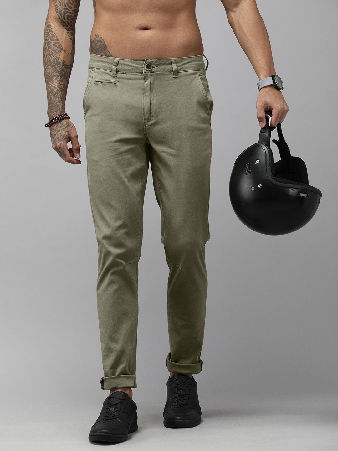 

Roadster Men Green Solid Classic Slim Fit Pure Cotton Trousers
