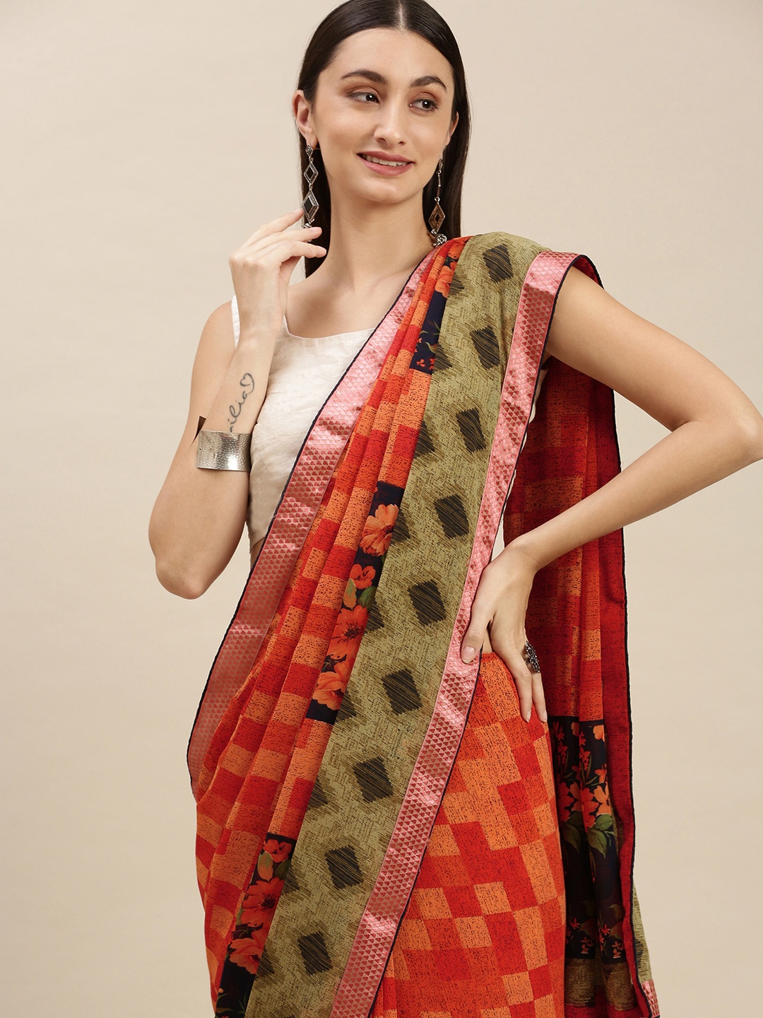 

RACHNA Orange Floral Printed Saree with Blouse