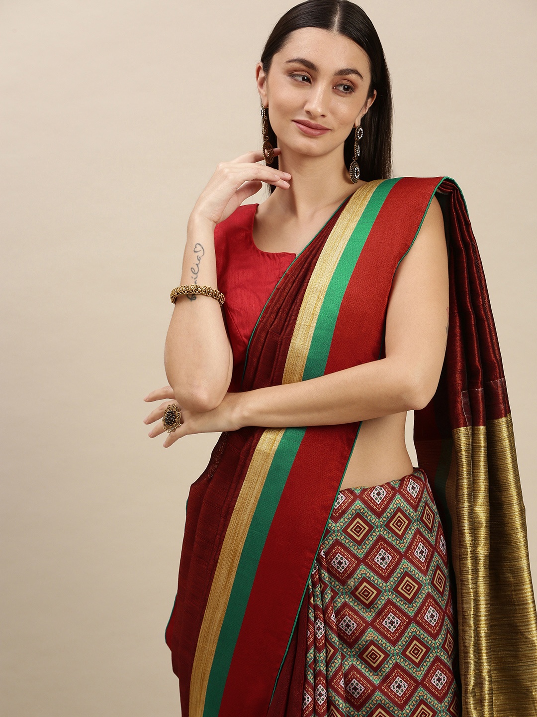 

RACHNA Maroon & Green Printed Ethnic Motifs Saree