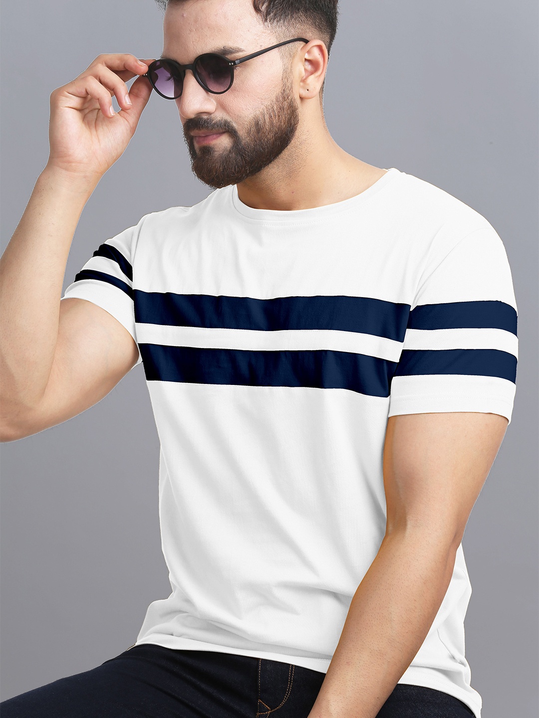 

Ausk White & Navy Blue Colorblocked Round Neck Half Sleeve T-Shirt