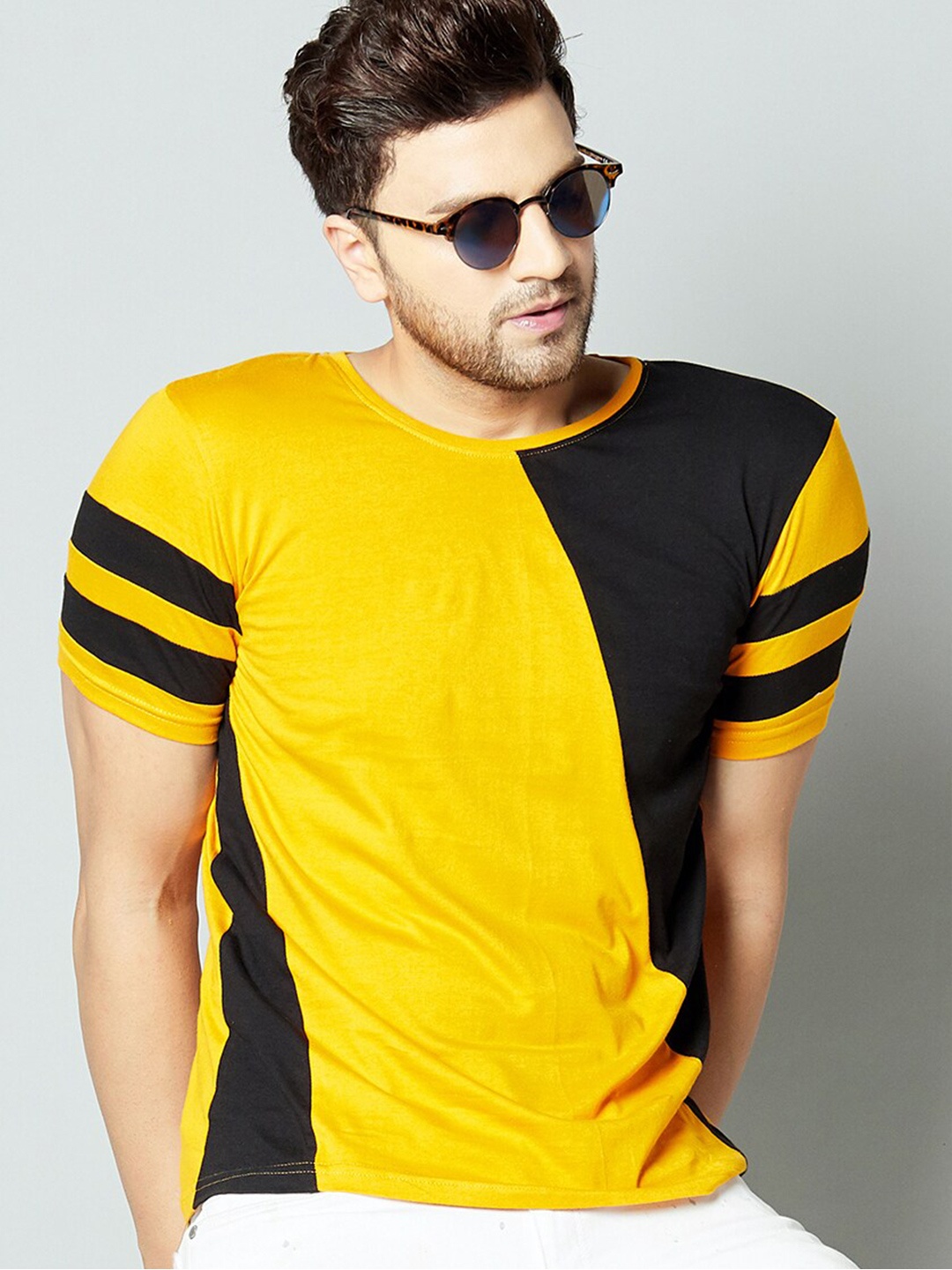

AUSK Men Mustard Yellow Colourblocked Raw Edge T-shirt with Mask