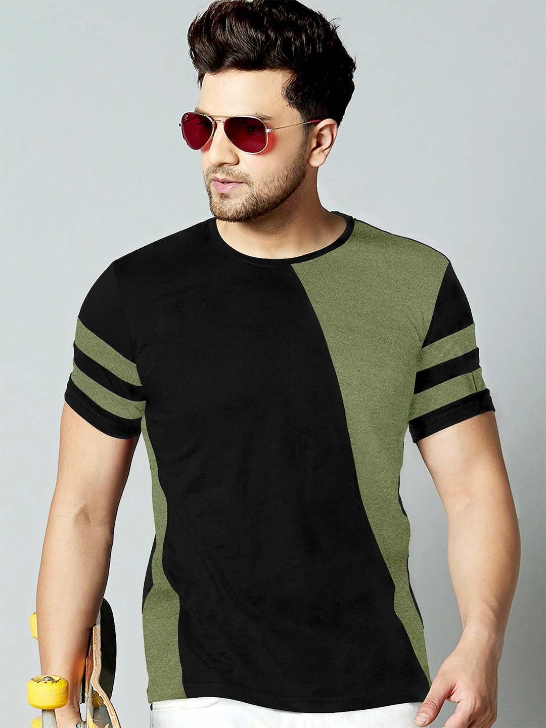 

AUSK Men Black & Green Colourblocked T-shirt