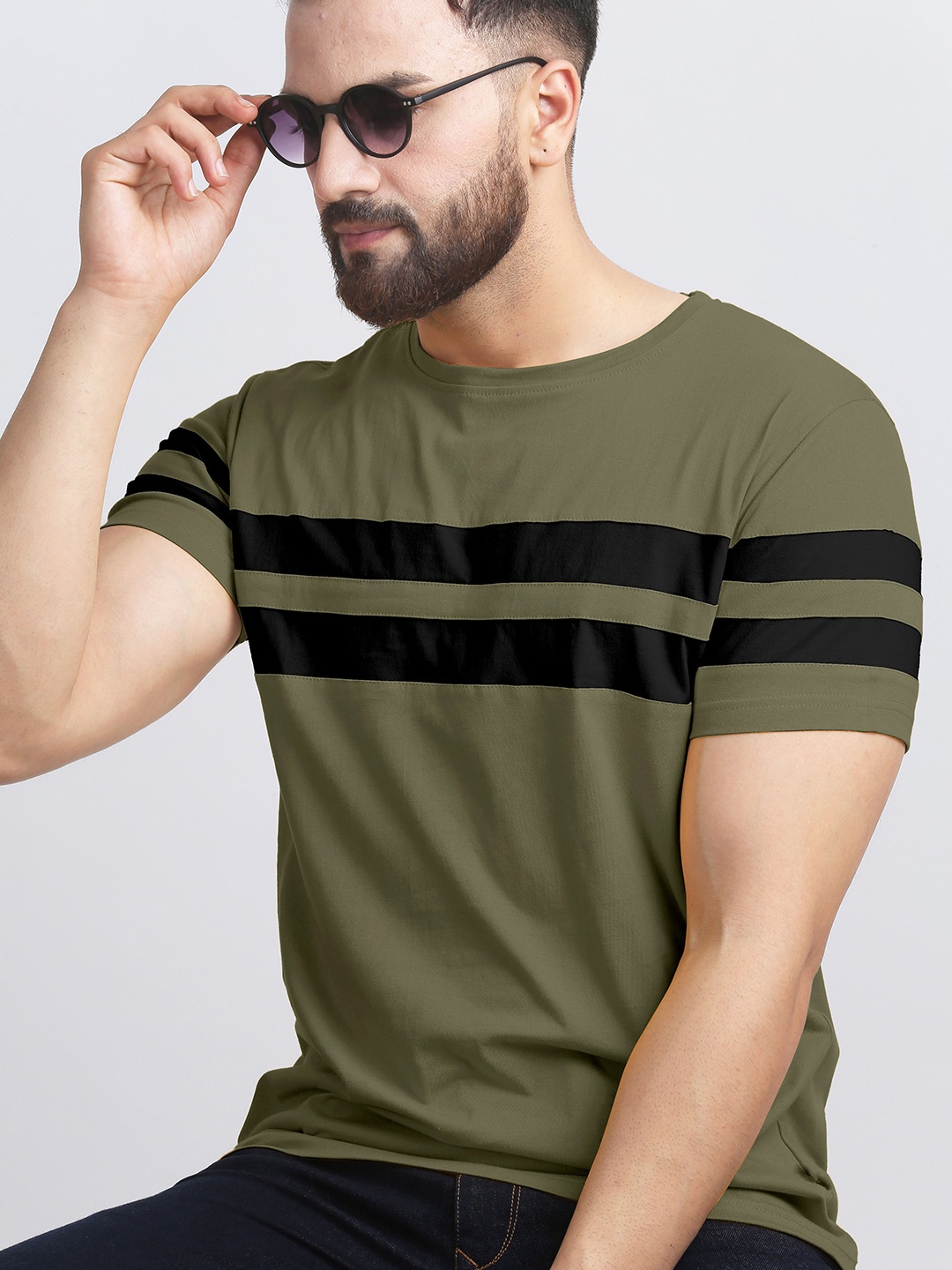 

AUSK Men Green & Black Colourblocked T-shirt