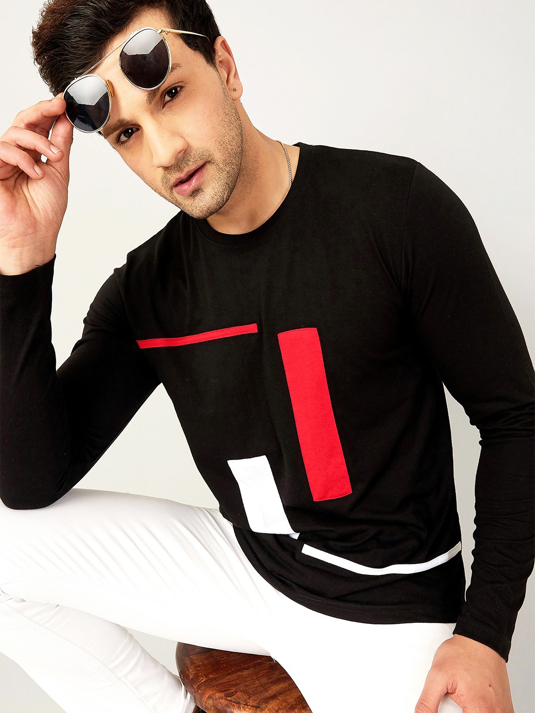 

AUSK Men Black Colourblocked T-shirt