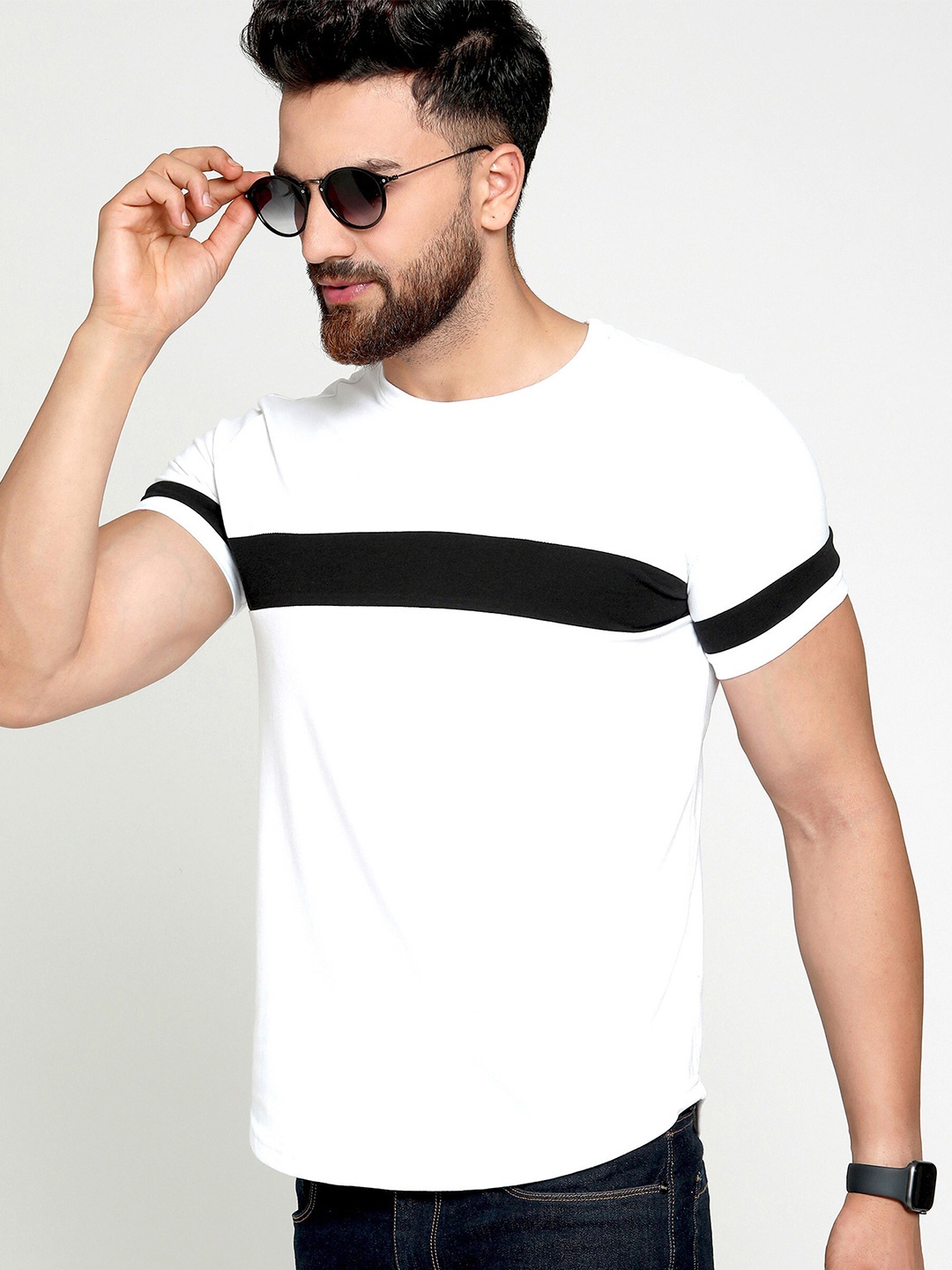 

AUSK Men White Monochrome Applique T-shirt with Mask