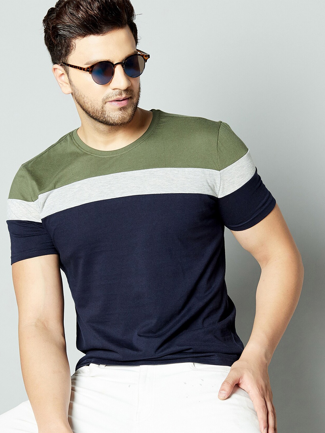 

AUSK Men Blue & Green Colourblocked T-shirt